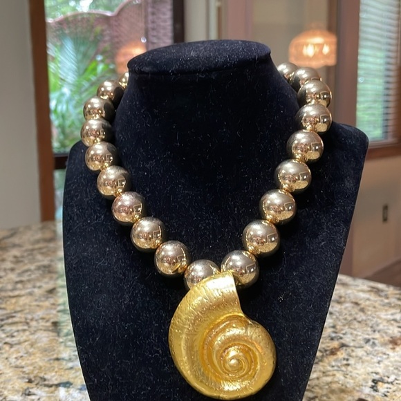 Gold Bauble Conch Shell Oversized Necklace - Picture 6 of 7